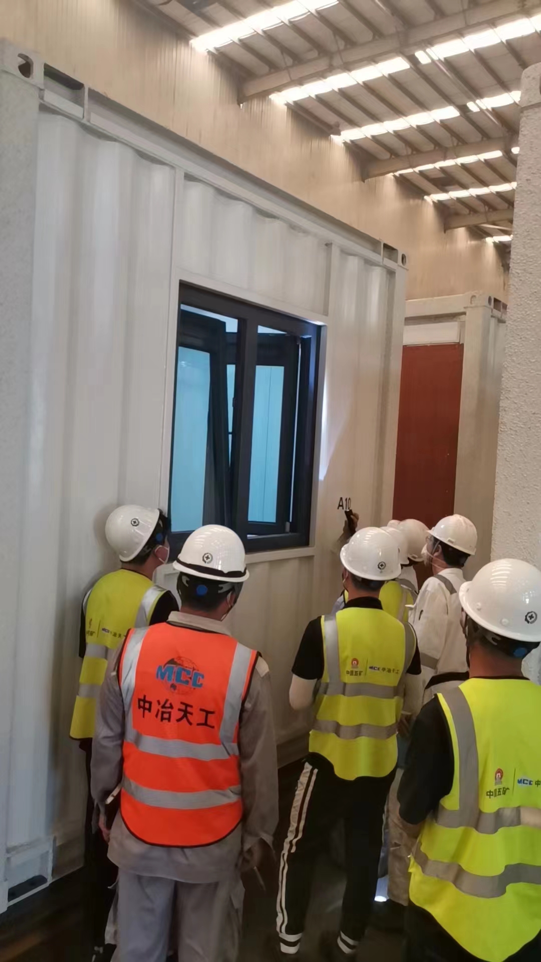 龙犼集团钢制门为中冶荷兰集装箱保障房项目提供支持出口国外